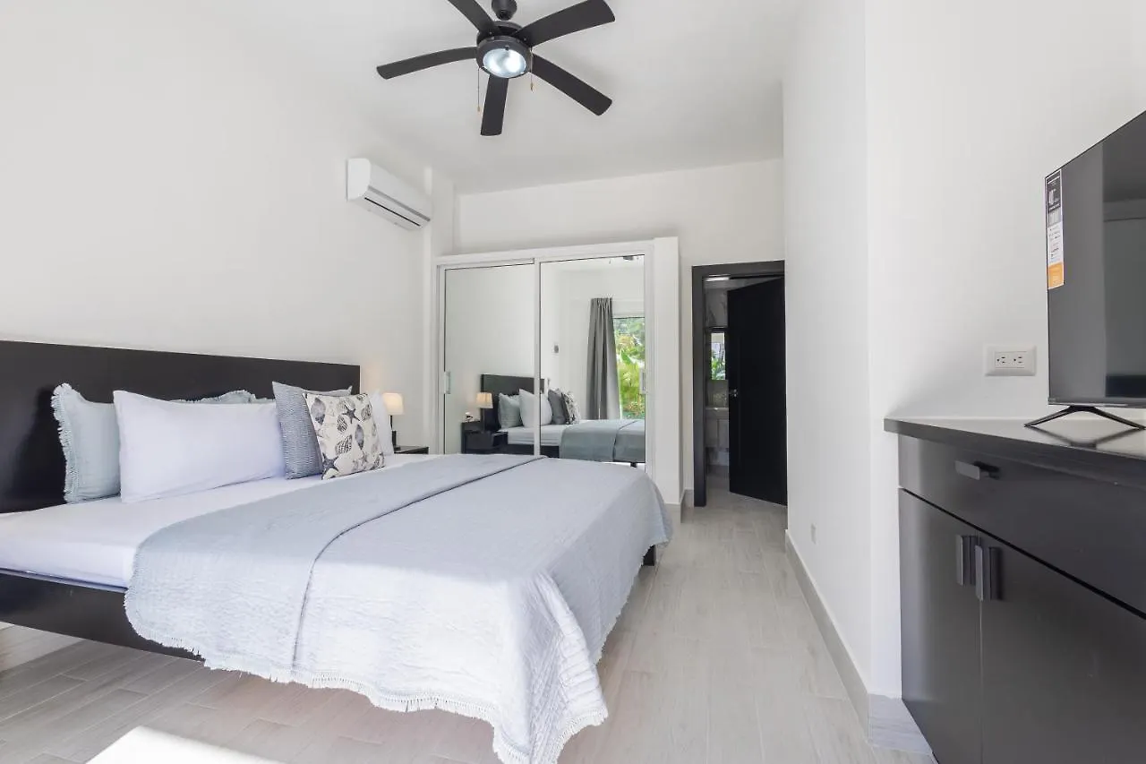 Huge 8-Bedroom Beach Villa With Private Pool - Los Corales Villas 푼타 카나 0*,  도미니카 공화국