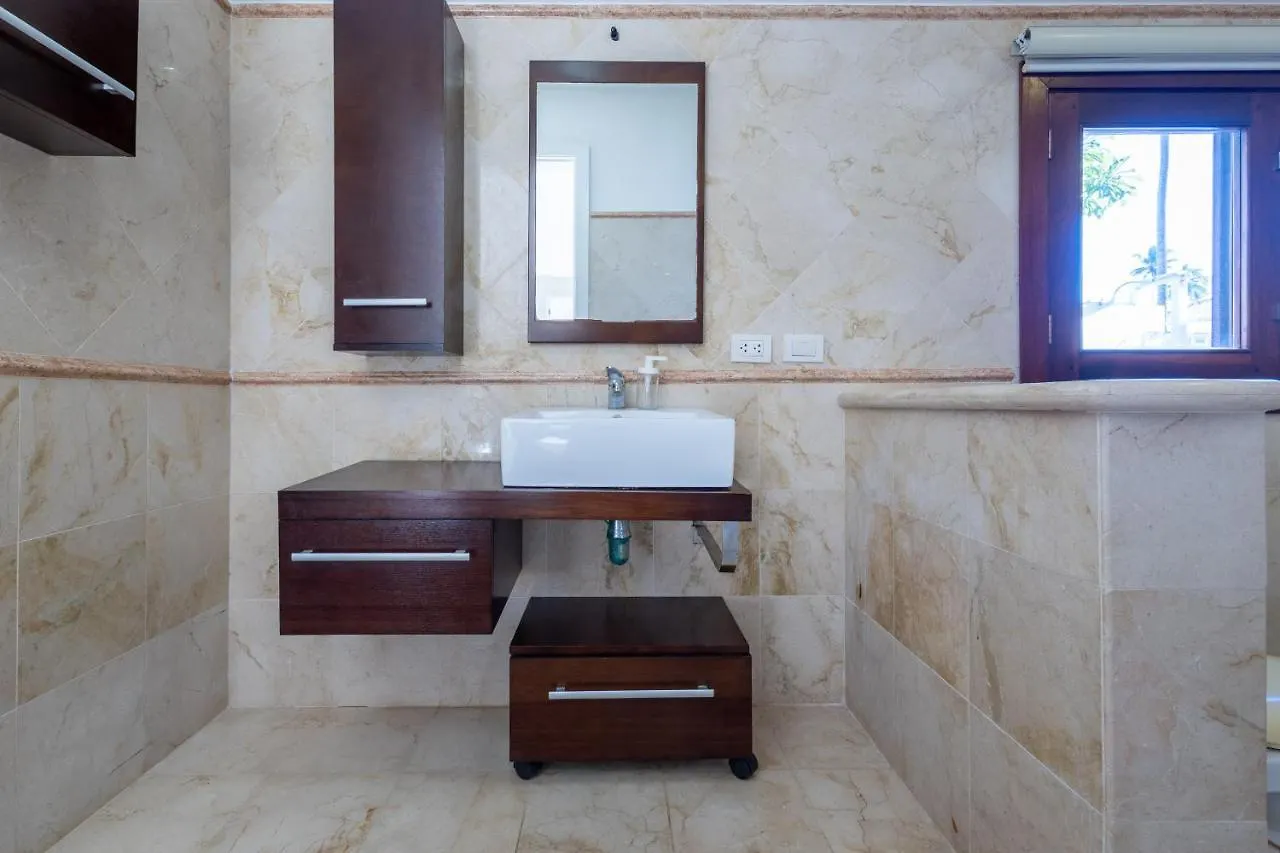 Huge 8-Bedroom Beach Villa With Private Pool - Los Corales Villas 푼타 카나
