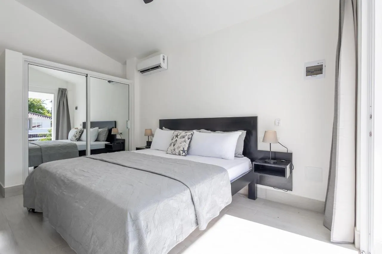 Huge 8-Bedroom Beach Villa With Private Pool - Los Corales Villas 푼타 카나
