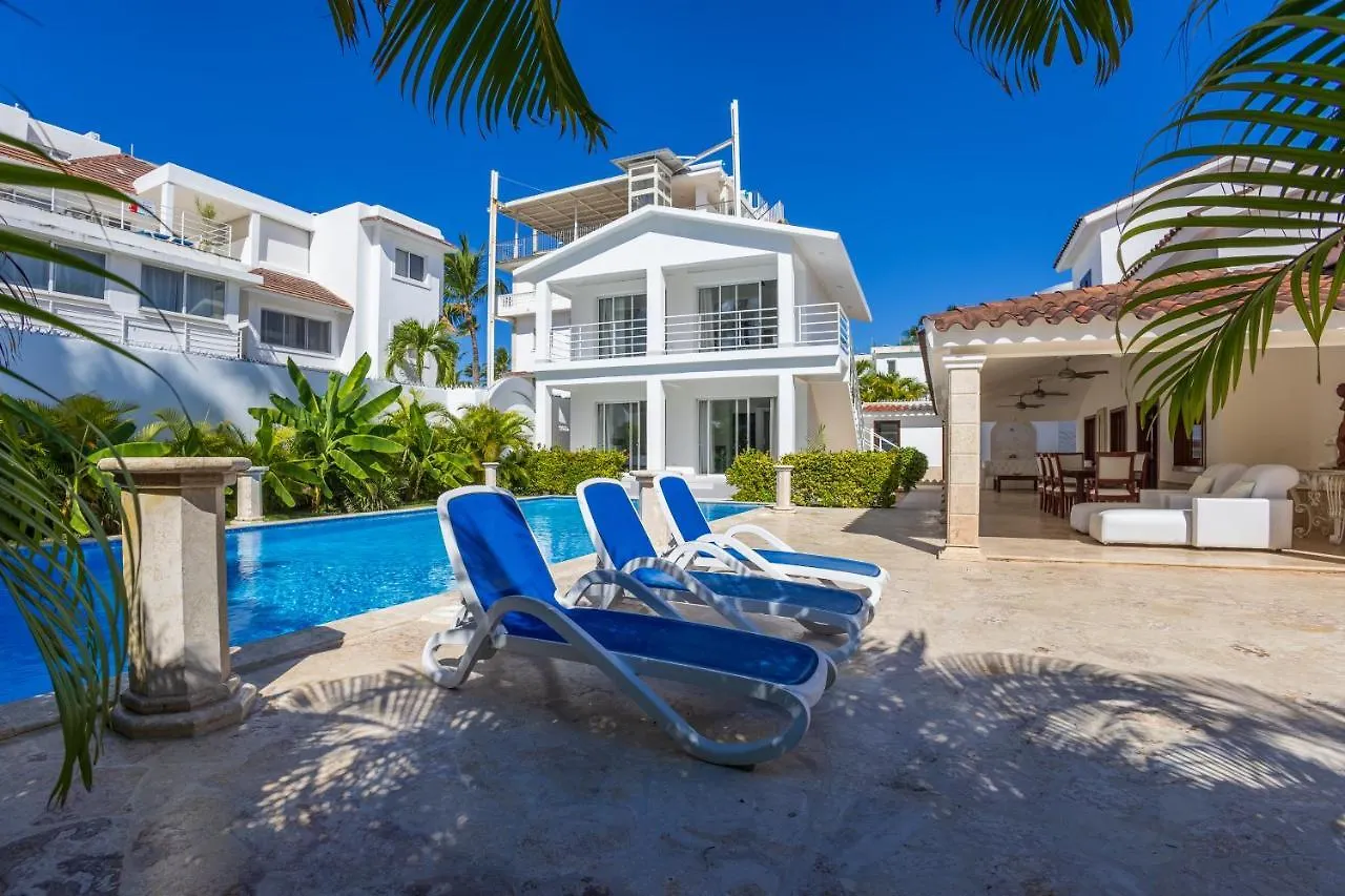 Huge 8-Bedroom Beach Villa With Private Pool - Los Corales Villas 푼타 카나