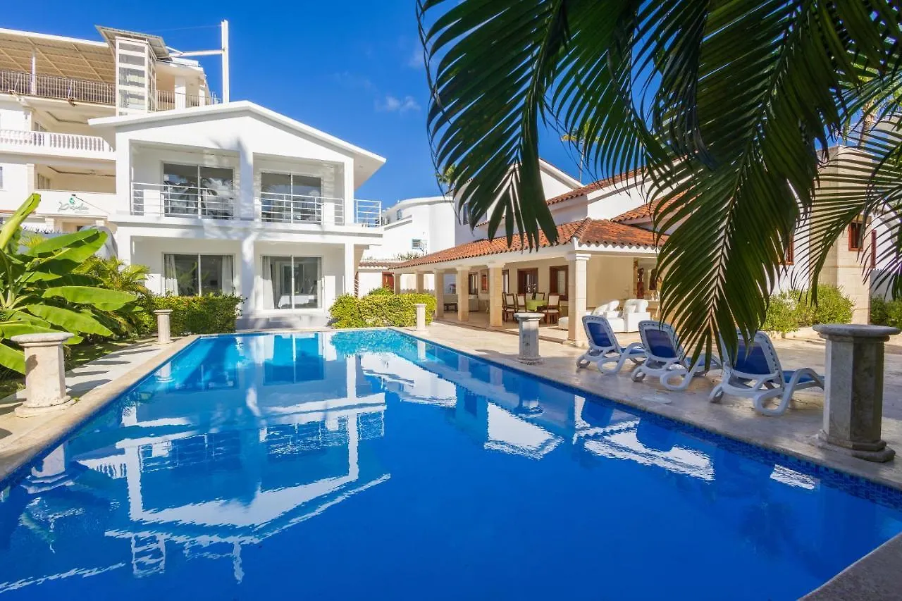 Huge 8-Bedroom Beach Villa With Private Pool - Los Corales Villas 푼타 카나 0*,  도미니카 공화국