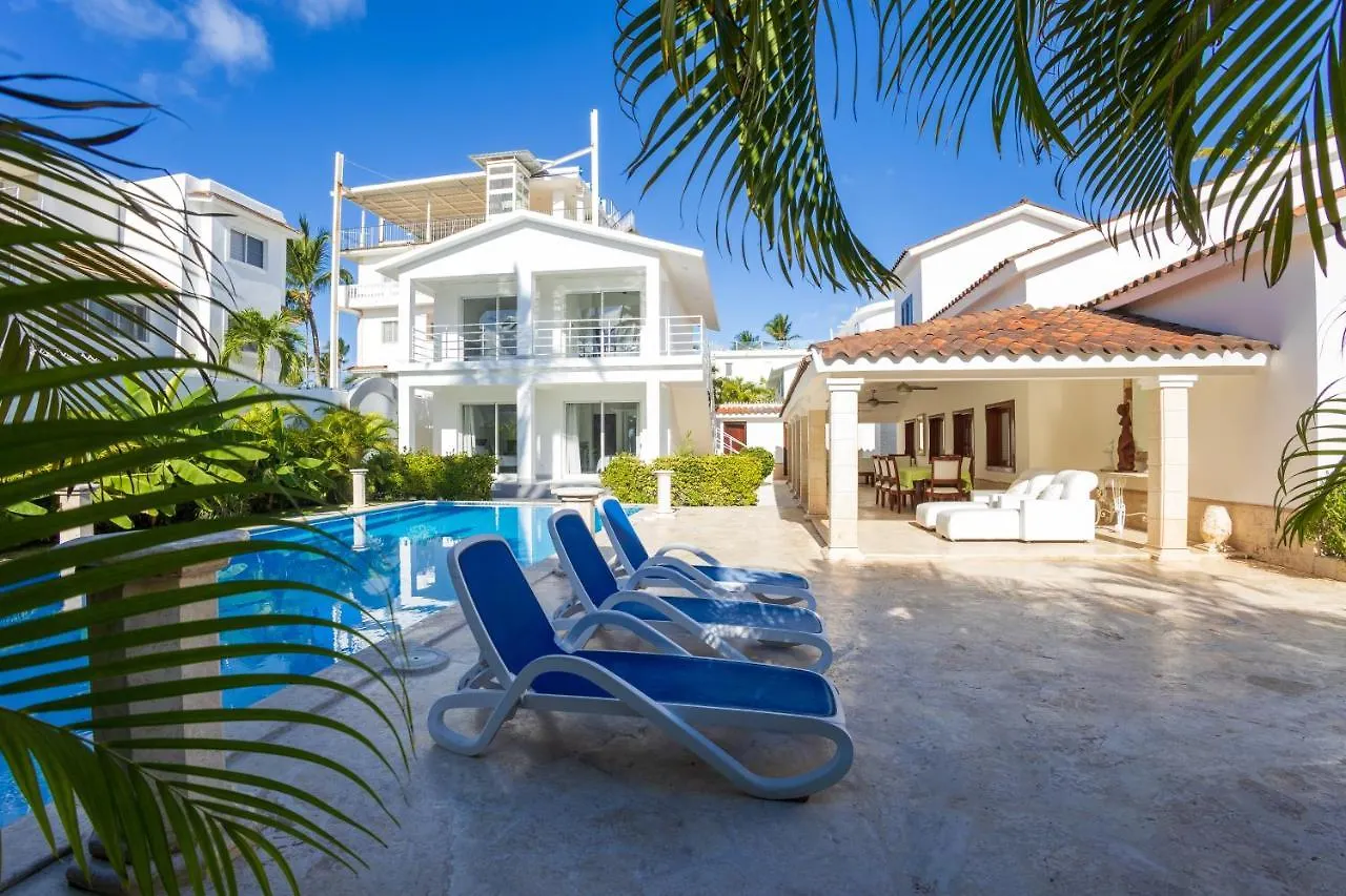 Huge 8-Bedroom Beach Villa With Private Pool - Los Corales Villas 푼타 카나