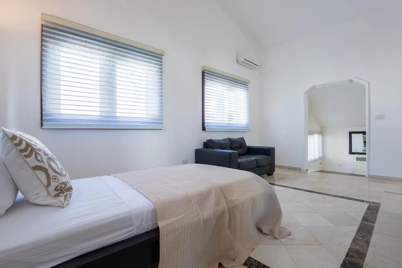 Huge 8-Bedroom Beach Villa With Private Pool - Los Corales Villas 푼타 카나