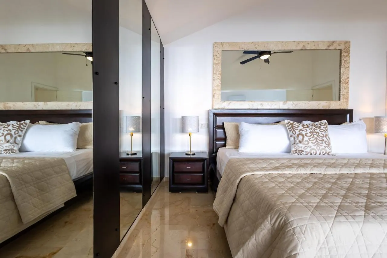 Huge 8-Bedroom Beach Villa With Private Pool - Los Corales Villas 푼타 카나 0*,  도미니카 공화국