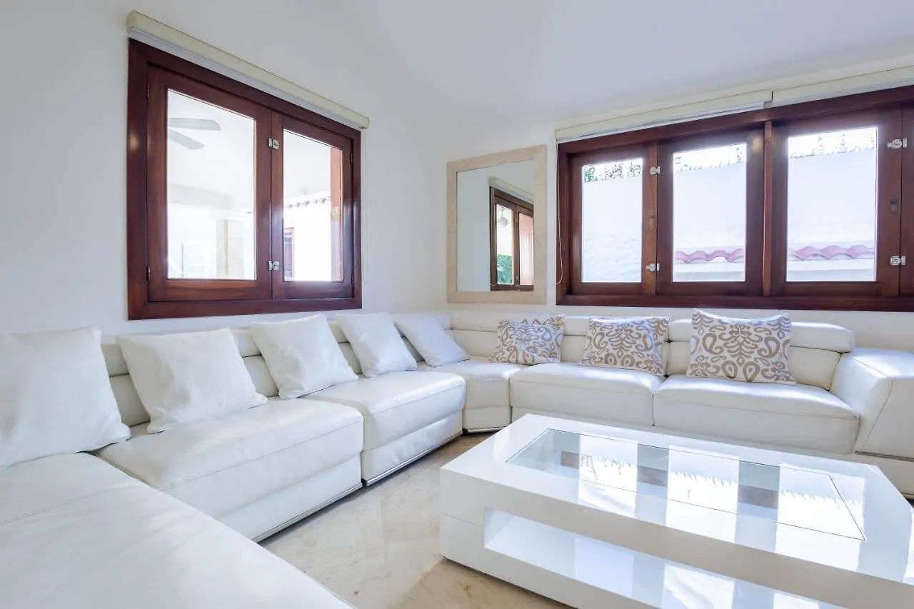 Huge 8-Bedroom Beach Villa With Private Pool - Los Corales Villas 푼타 카나