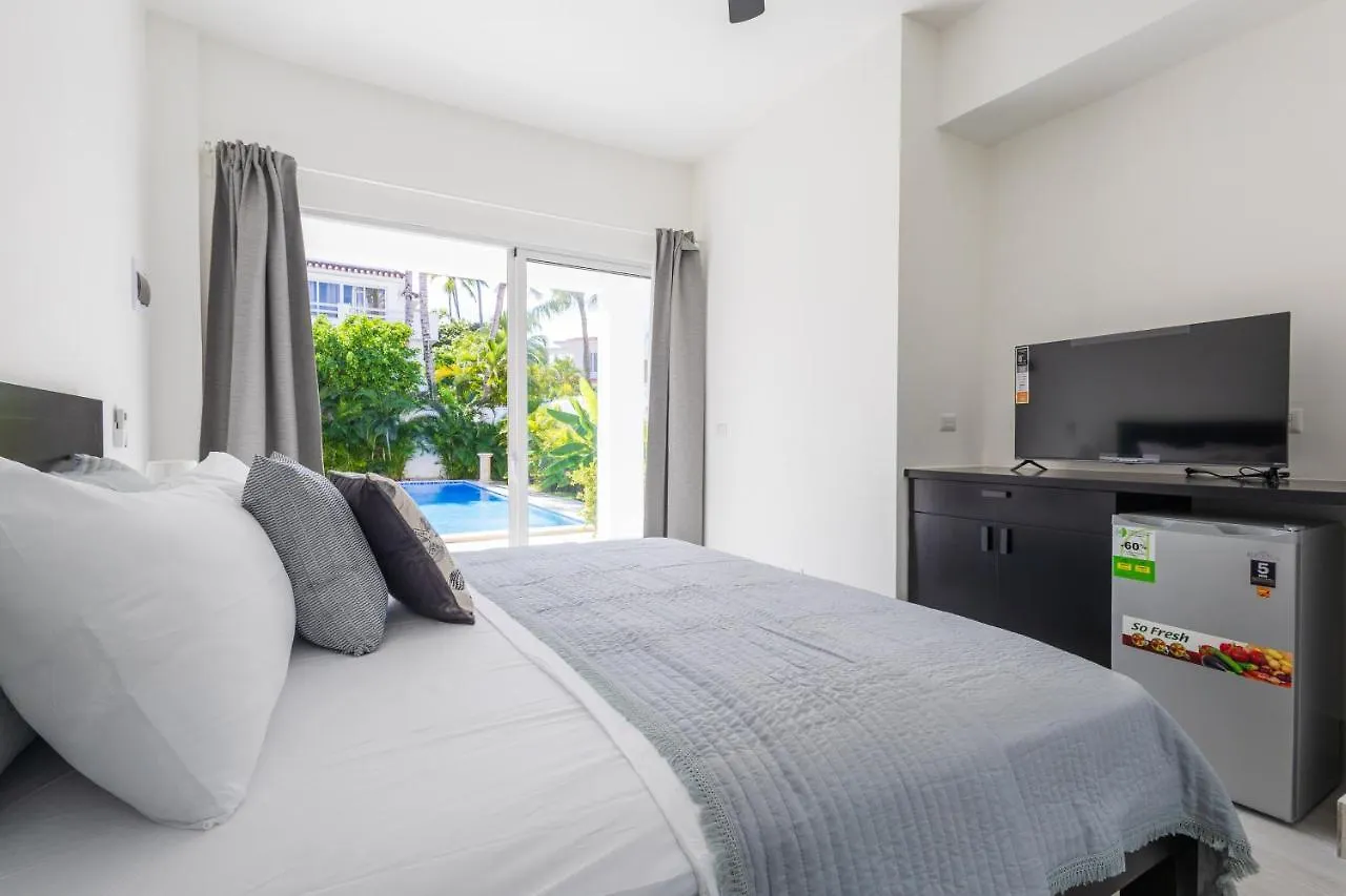 Huge 8-Bedroom Beach Villa With Private Pool - Los Corales Villas 푼타 카나