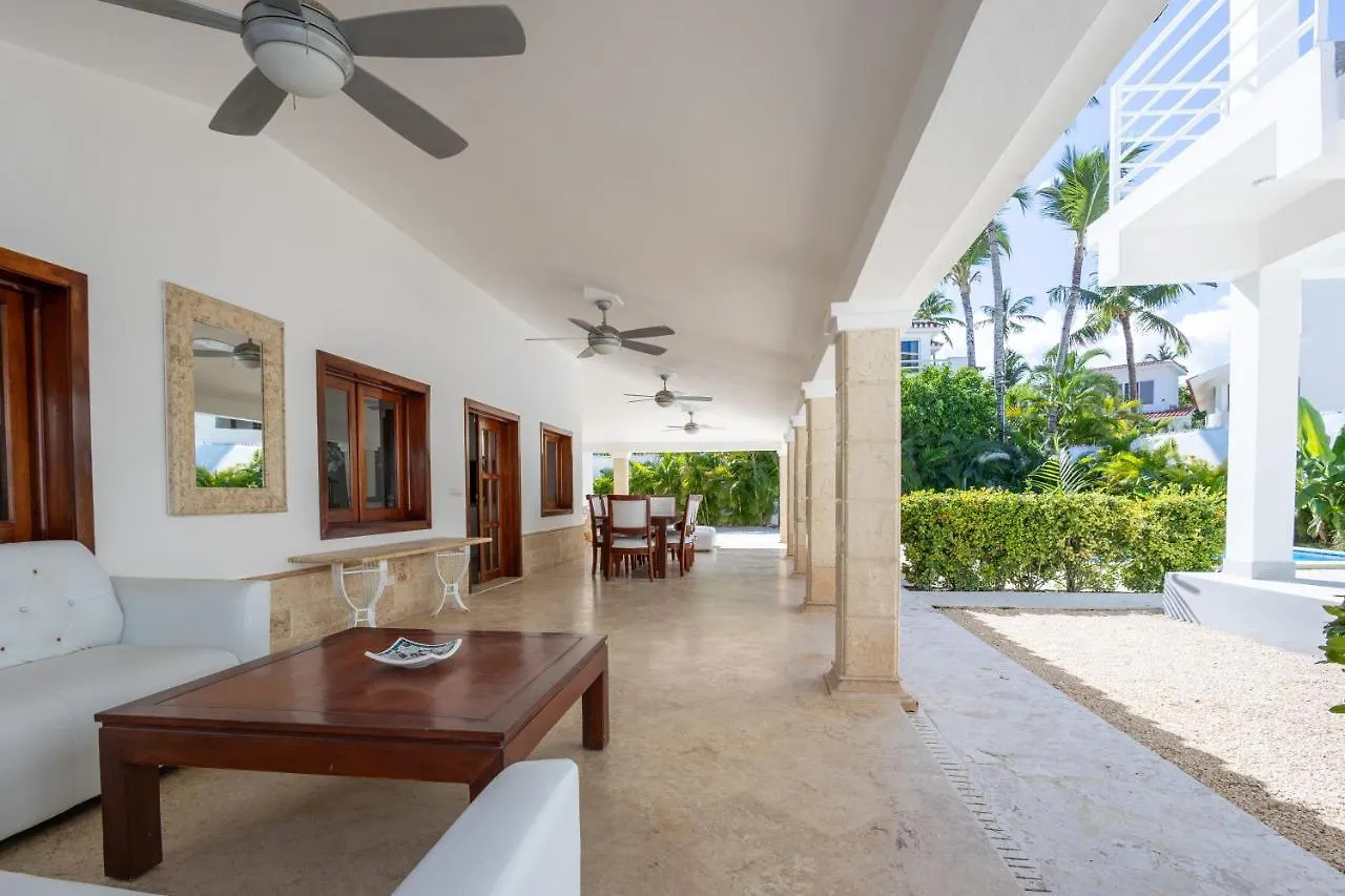 Huge 8-Bedroom Beach Villa With Private Pool - Los Corales Villas 푼타 카나