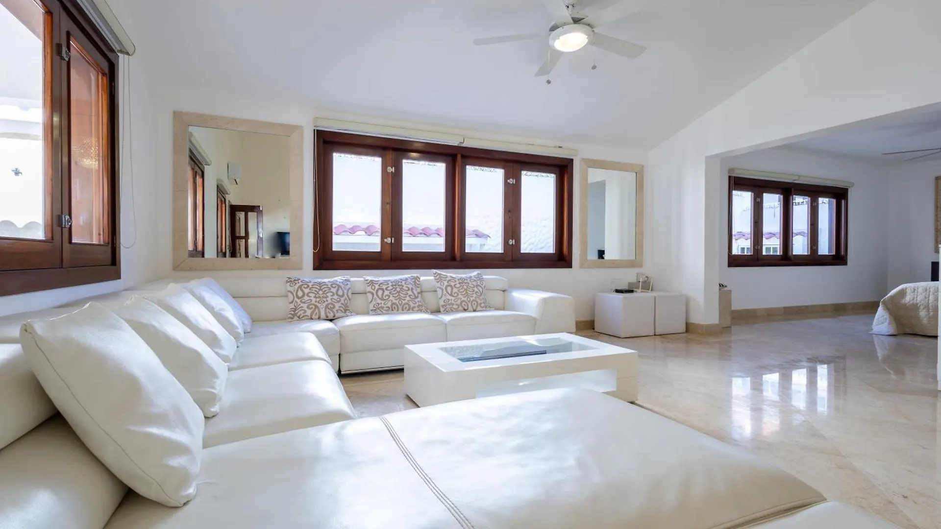 Huge 8-Bedroom Beach Villa With Private Pool - Los Corales Villas 푼타 카나
