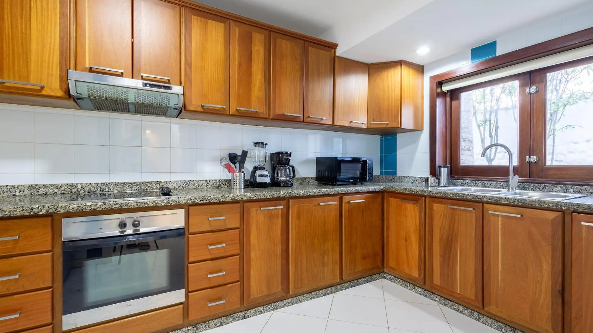 Huge 8-Bedroom Beach Villa With Private Pool - Los Corales Villas 푼타 카나