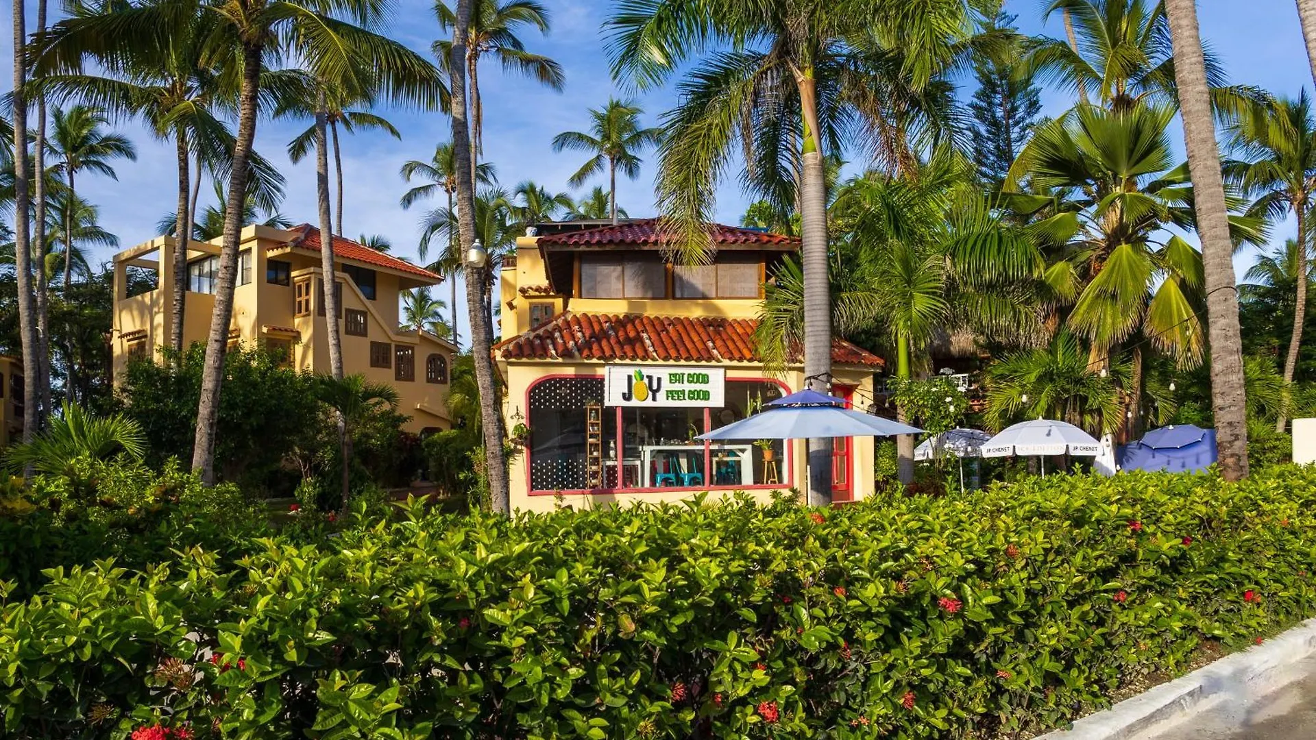 Huge 8-Bedroom Beach Villa With Private Pool - Los Corales Villas 푼타 카나