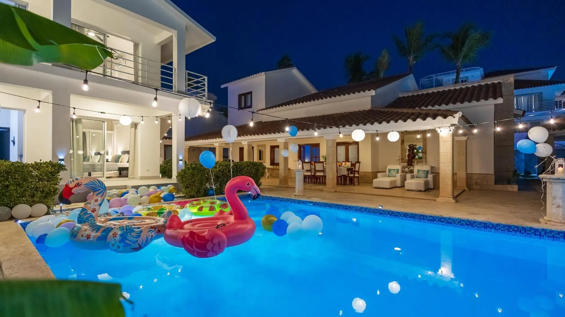 Huge 8-Bedroom Beach Villa With Private Pool - Los Corales Villas 푼타 카나