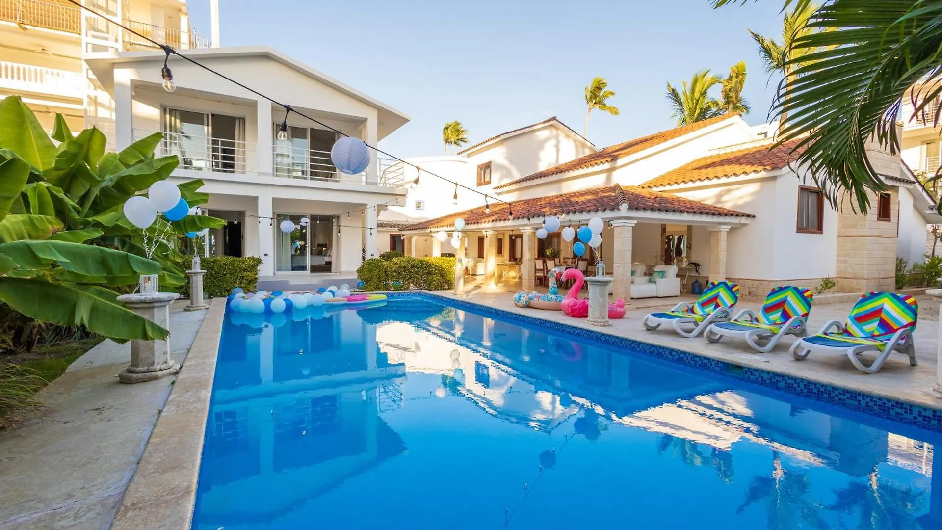 Huge 8-Bedroom Beach Villa With Private Pool - Los Corales Villas 푼타 카나