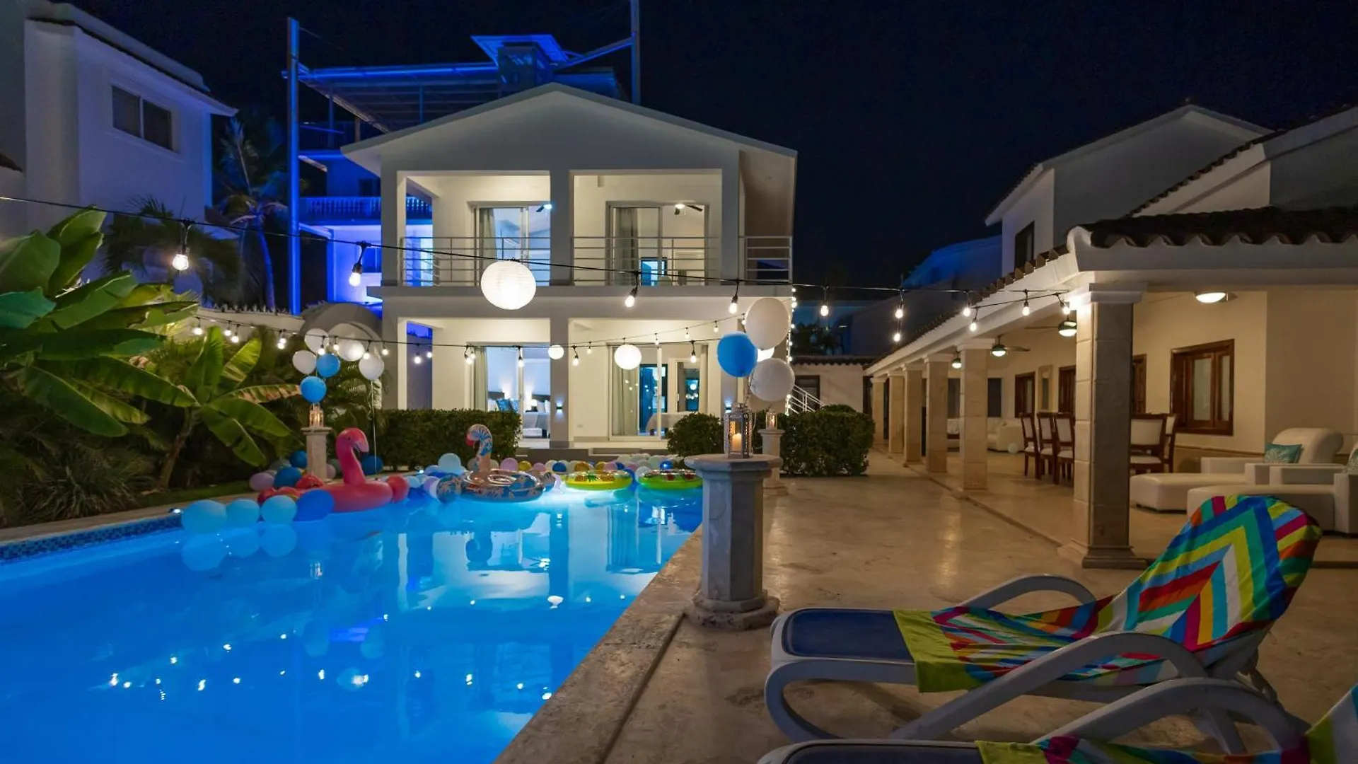 Huge 8-Bedroom Beach Villa With Private Pool - Los Corales Villas 푼타 카나