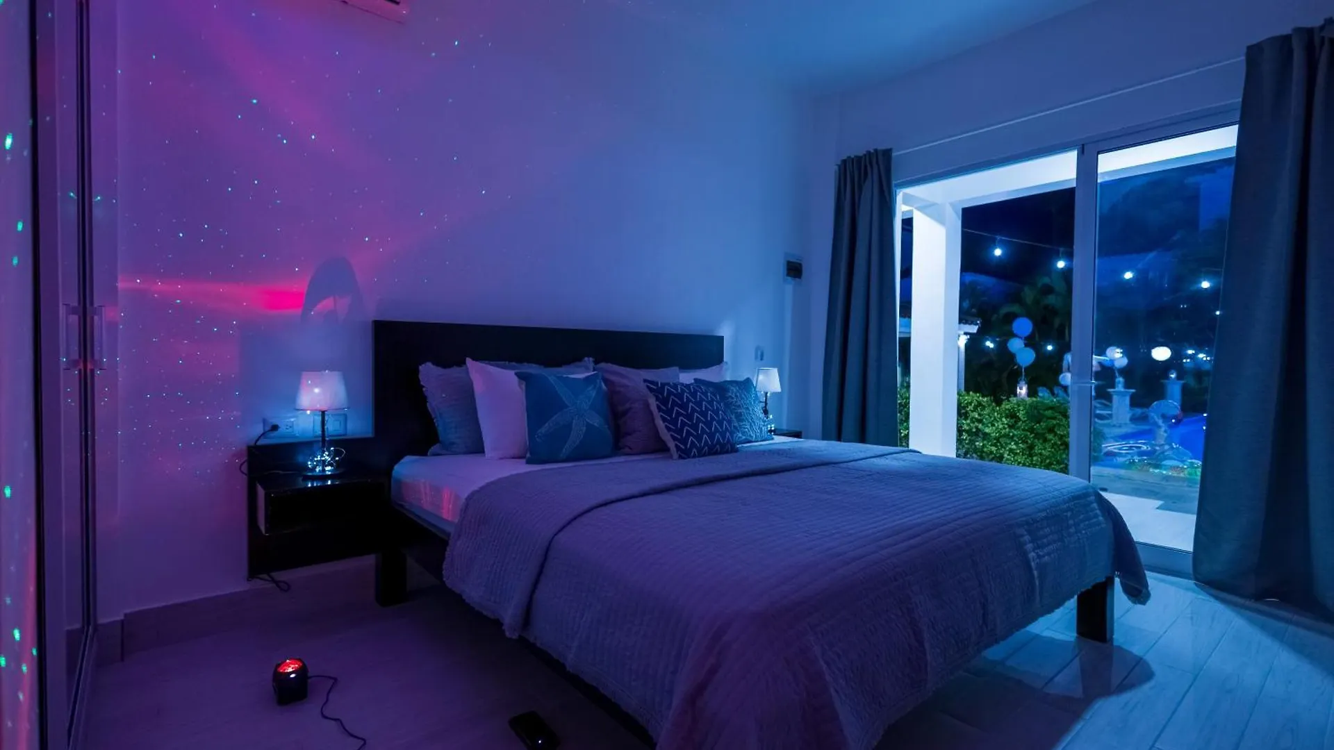 Huge 8-Bedroom Beach Villa With Private Pool - Los Corales Villas 푼타 카나
