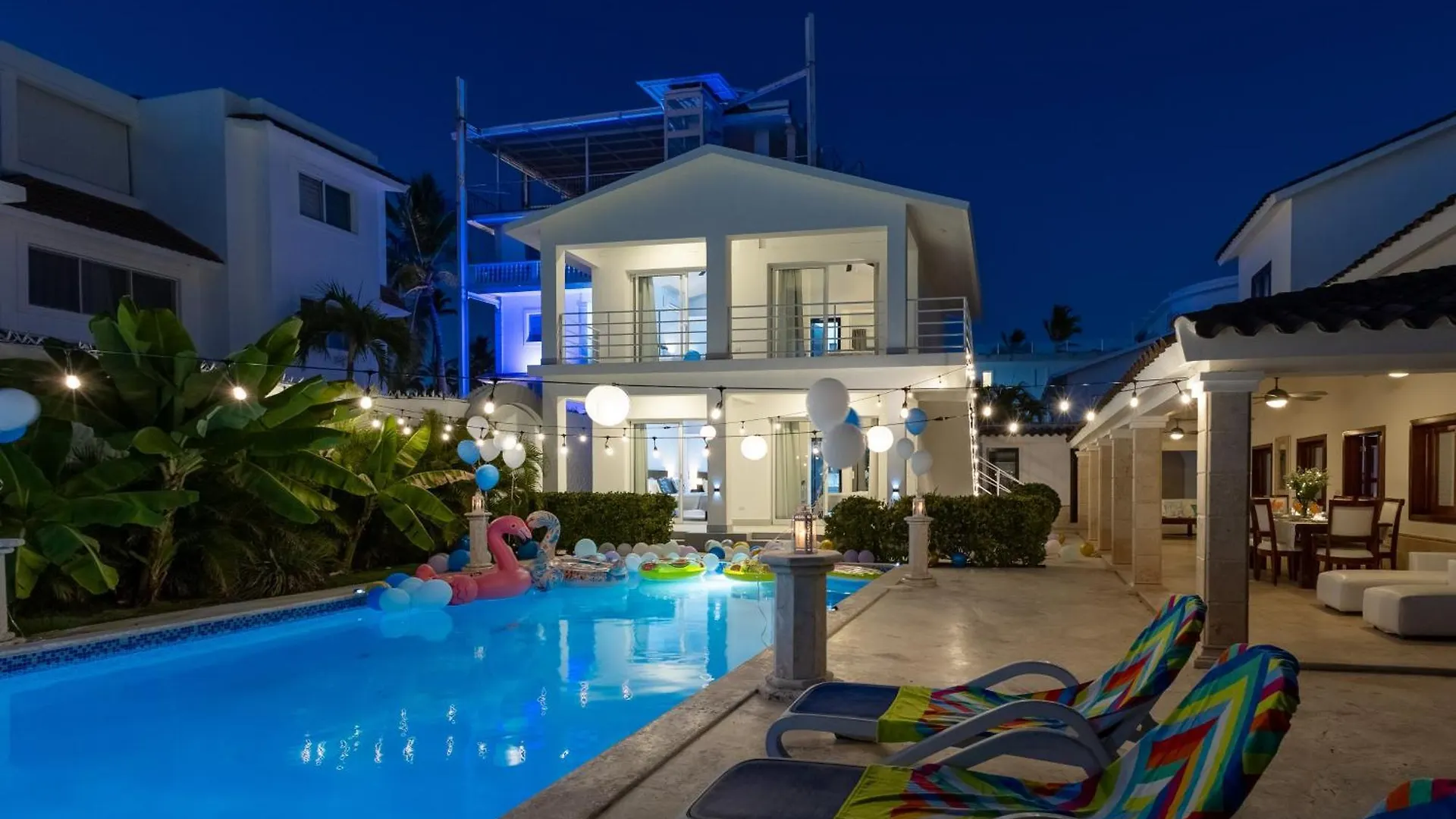 Huge 8-Bedroom Beach Villa With Private Pool - Los Corales Villas 푼타 카나