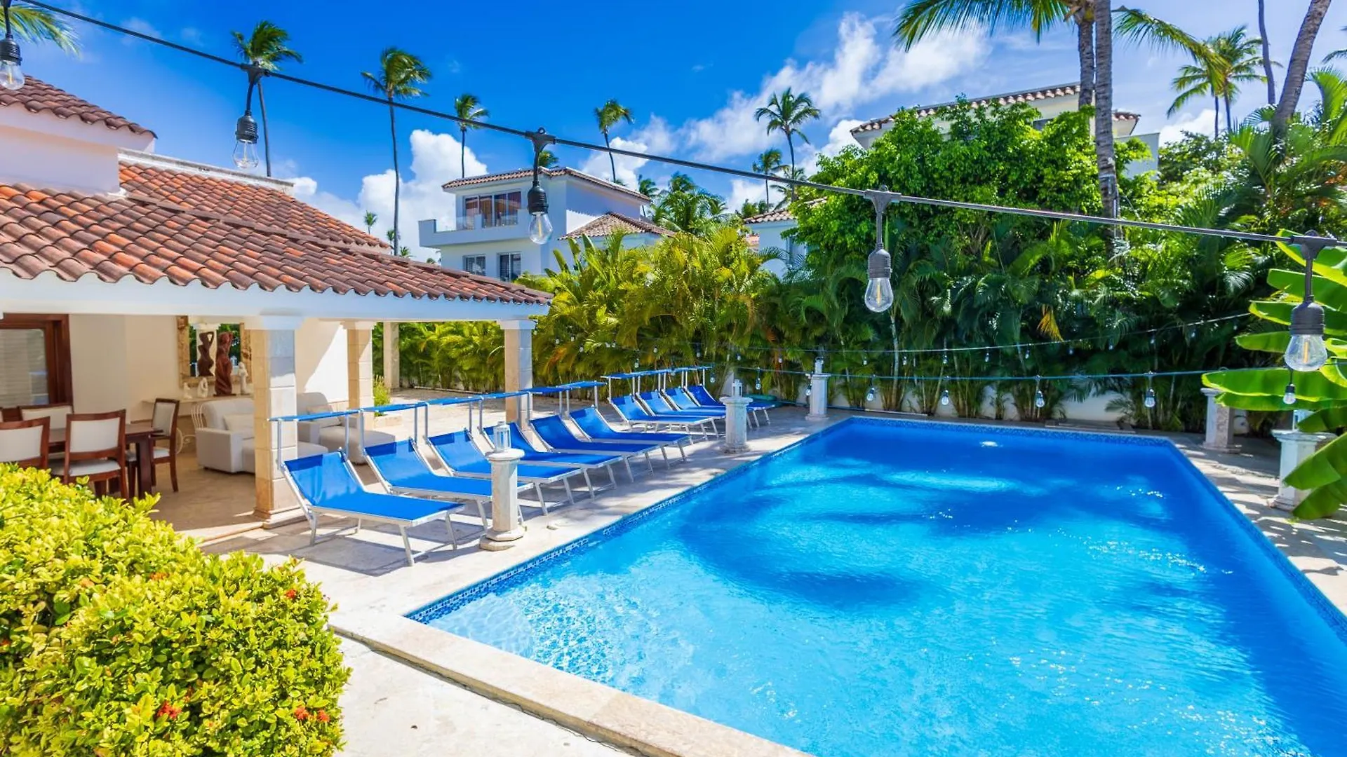 Huge 8-Bedroom Beach Villa With Private Pool - Los Corales Villas 푼타 카나
